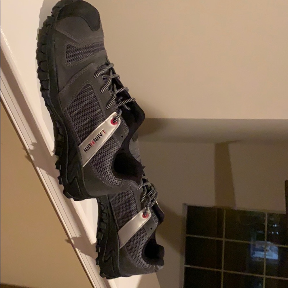 Steel toe shoes